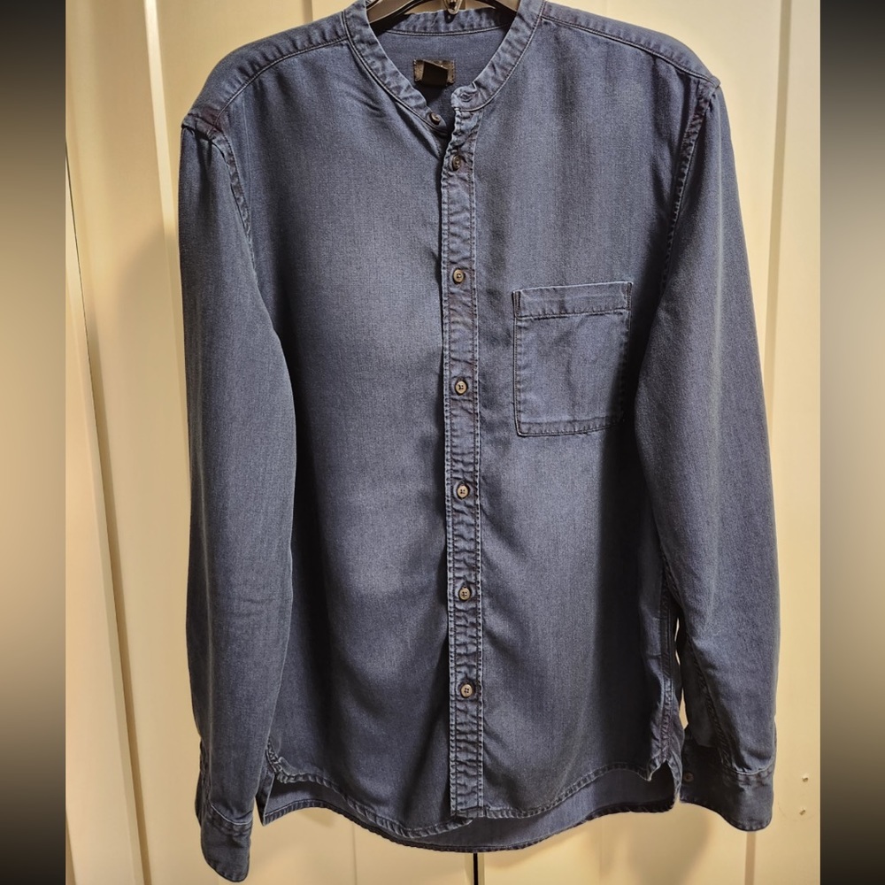 H&M Men’s Long Sleeve Denim Button Down - Large
